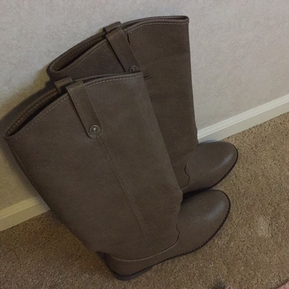 END OF YEAR SALE  Mid Calf Boots Size 8 Taupe  $BUNDLE AND $AVE - Picture 2 of 8
